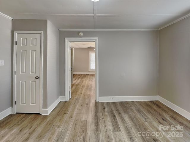 404 E Mills Avenue, Mooresville, NC 28115