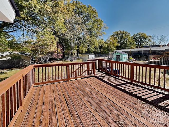 404 E Mills Avenue, Mooresville, NC 28115