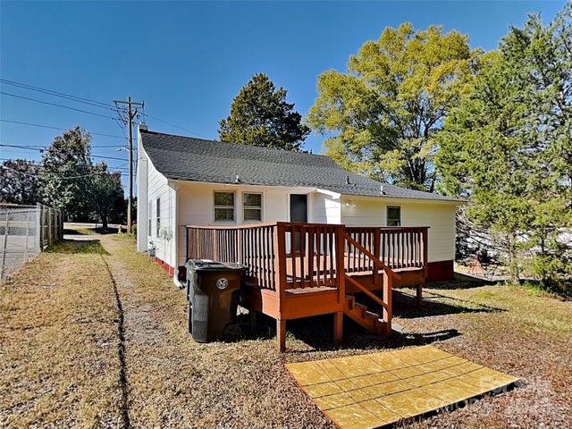 404 E Mills Avenue, Mooresville, NC 28115