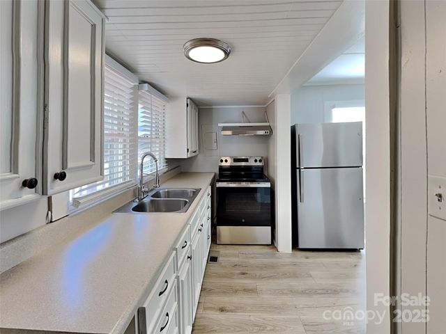 404 E Mills Avenue, Mooresville, NC 28115