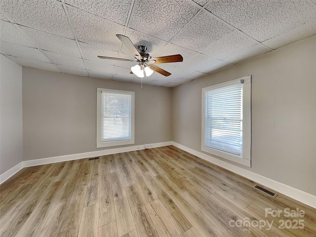 404 E Mills Avenue, Mooresville, NC 28115