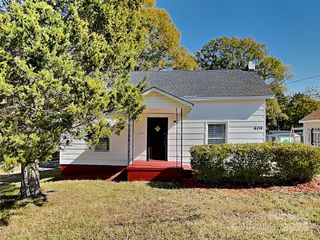 404 E Mills Avenue, Mooresville, NC 28115