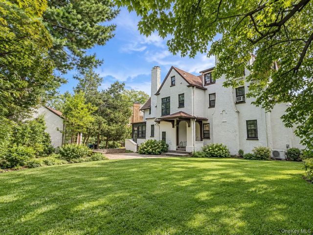 71 Arleigh Road, Great Neck, NY 11021