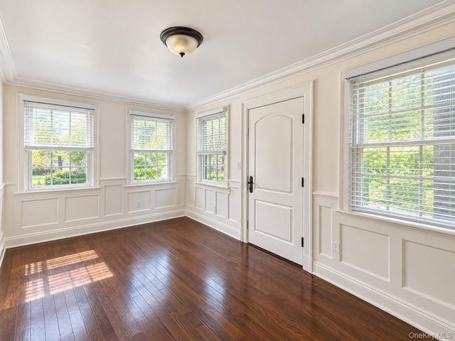 71 Arleigh Road, Great Neck, NY 11021