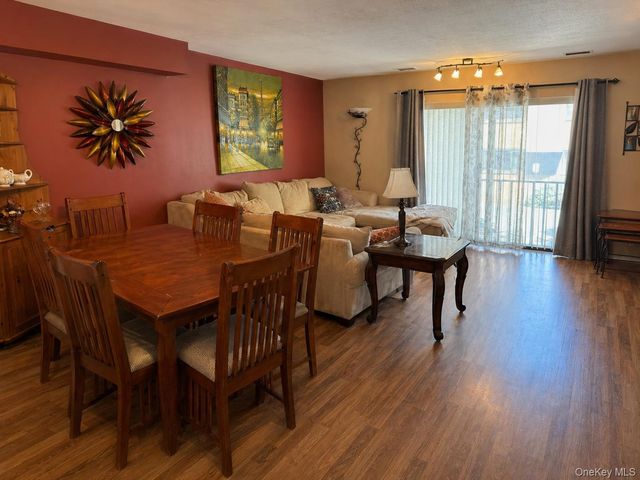 200 Hilton Avenue 20, Hempstead, NY 11550