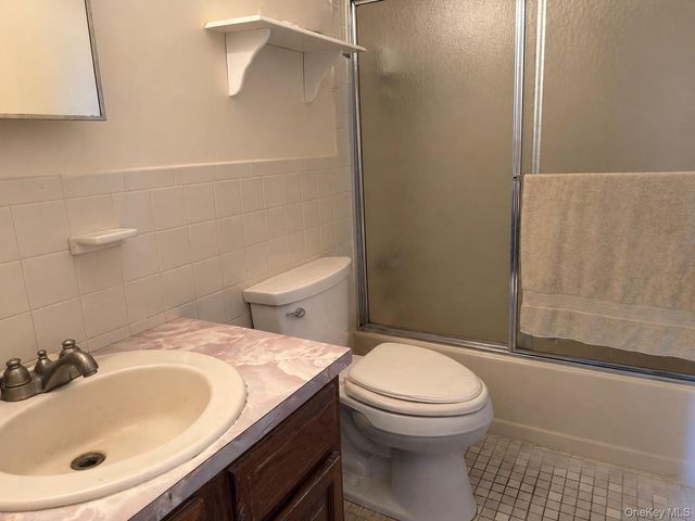 200 Hilton Avenue 20, Hempstead, NY 11550