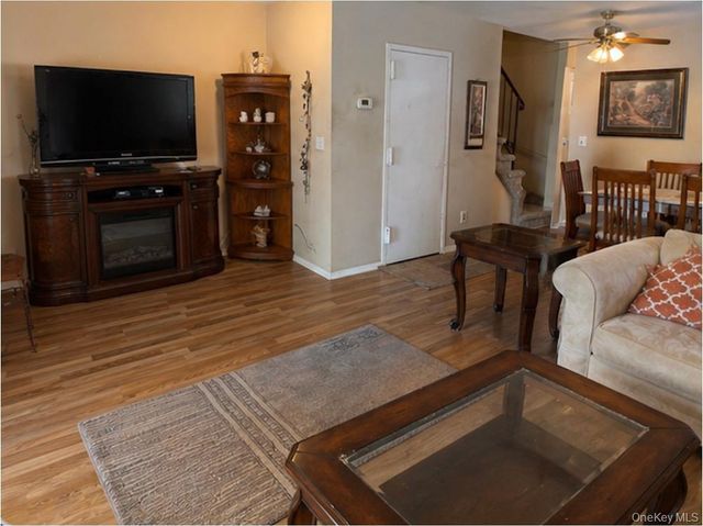 200 Hilton Avenue 20, Hempstead, NY 11550