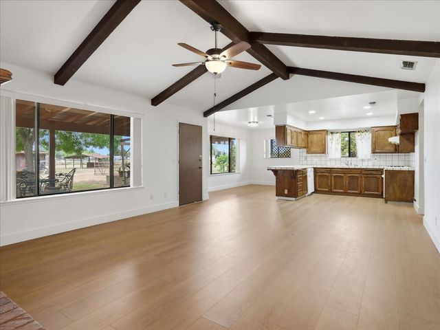 2411 N Ring Avenue, Fresno, CA 93723