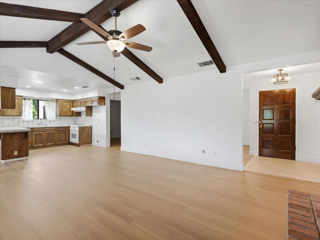 2411 N Ring Avenue, Fresno, CA 93723