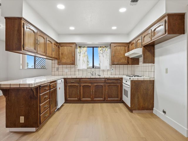 2411 N Ring Avenue, Fresno, CA 93723