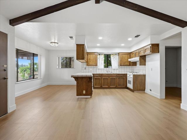 2411 N Ring Avenue, Fresno, CA 93723