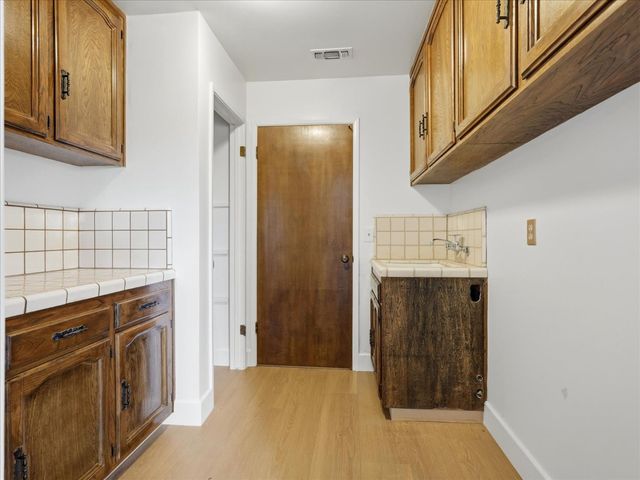 2411 N Ring Avenue, Fresno, CA 93723