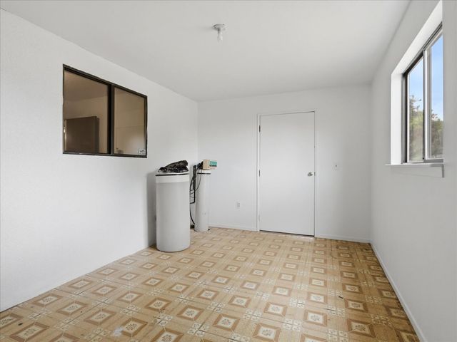 2411 N Ring Avenue, Fresno, CA 93723