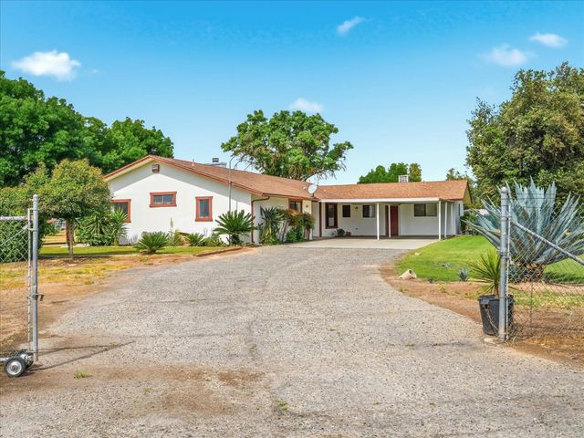 2411 N Ring Avenue, Fresno, CA 93723