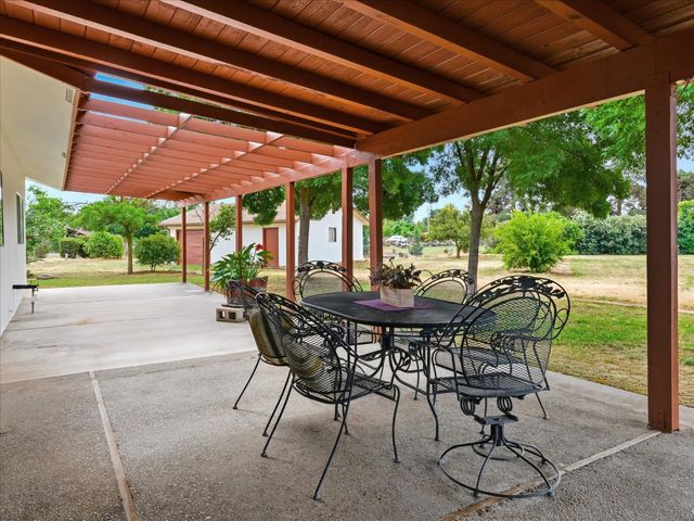 2411 N Ring Avenue, Fresno, CA 93723