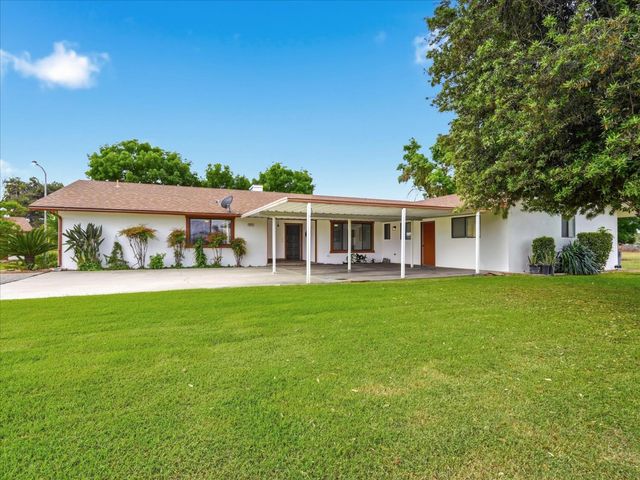 2411 N Ring Avenue, Fresno, CA 93723