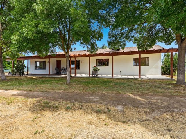2411 N Ring Avenue, Fresno, CA 93723