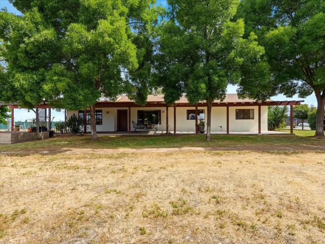 2411 N Ring Avenue, Fresno, CA 93723