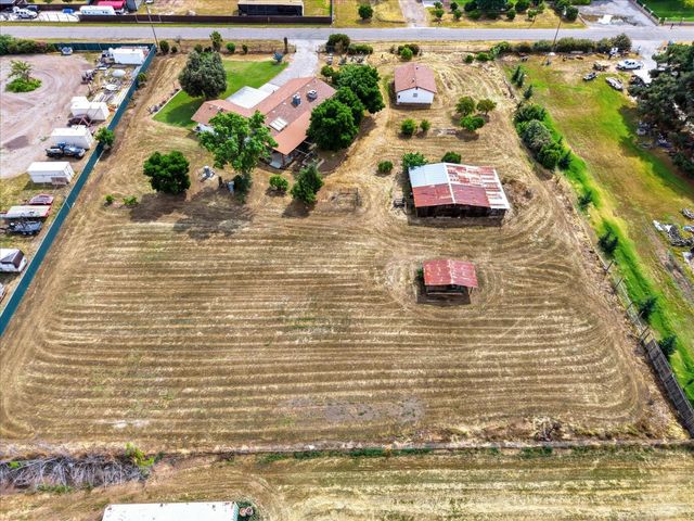 2411 N Ring Avenue, Fresno, CA 93723