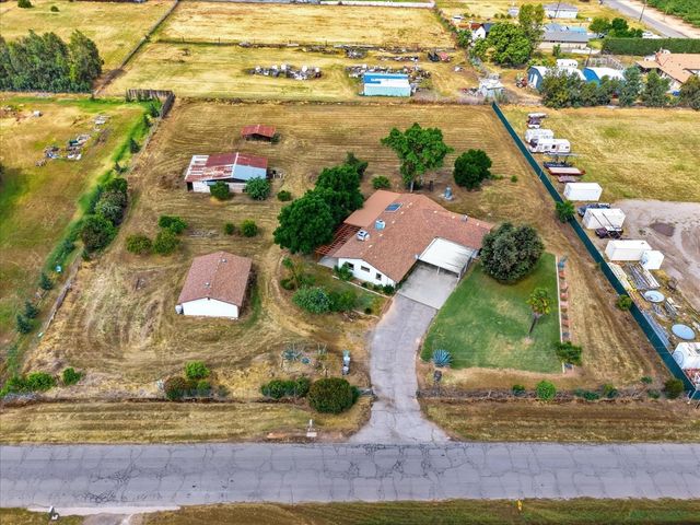 2411 N Ring Avenue, Fresno, CA 93723