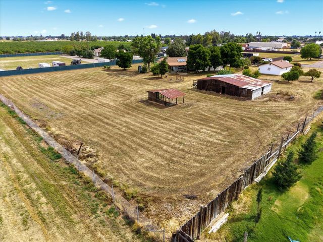 2411 N Ring Avenue, Fresno, CA 93723