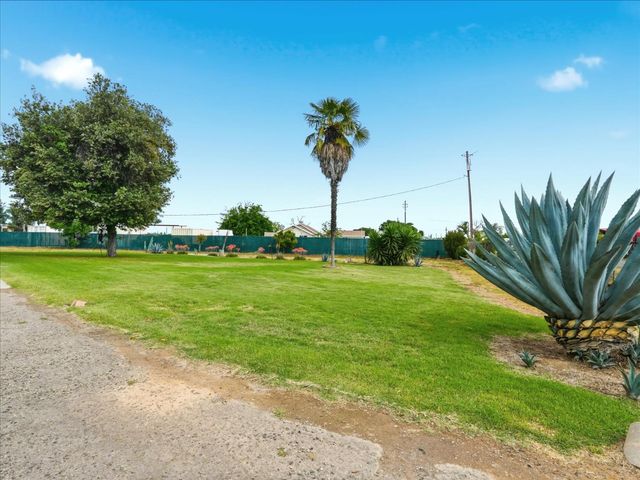 2411 N Ring Avenue, Fresno, CA 93723