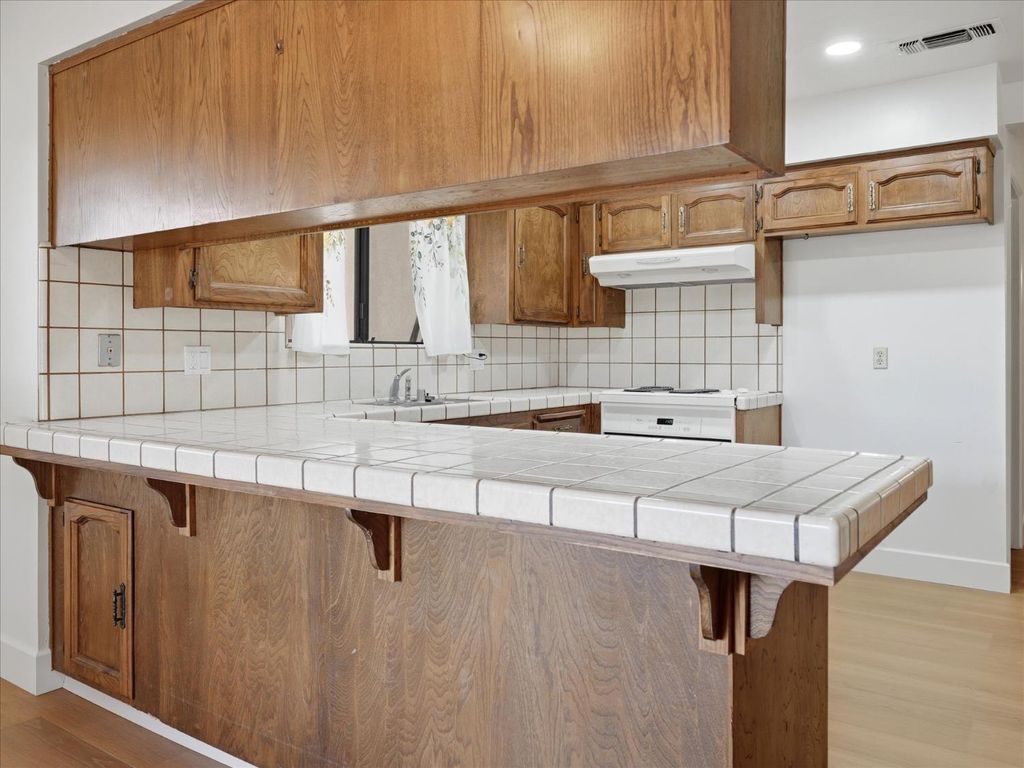 Image 19 of property listing at 2411 N Ring Avenue, Fresno, CA 93723