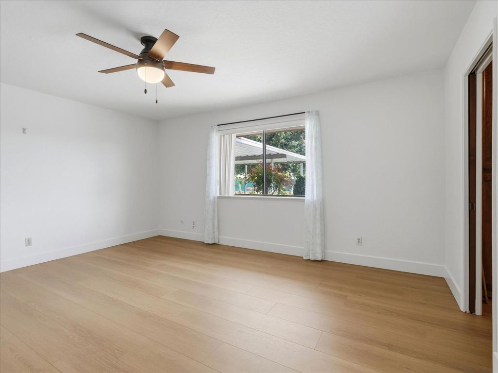 Image 27 of property listing at 2411 N Ring Avenue, Fresno, CA 93723