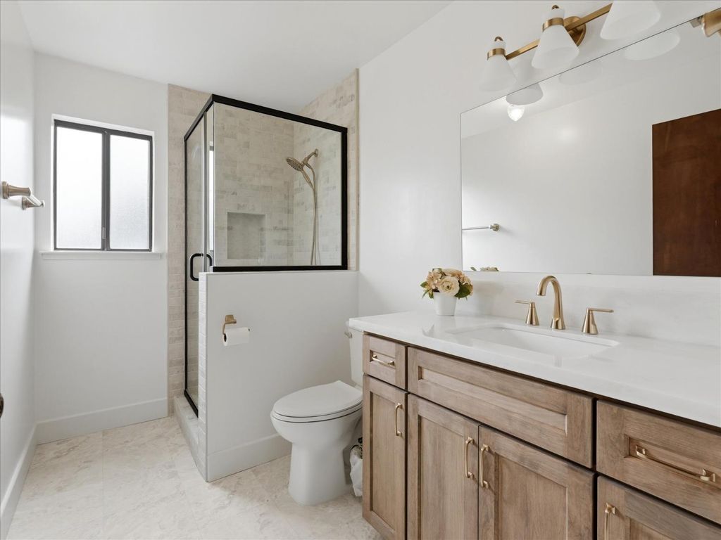 Image 28 of property listing at 2411 N Ring Avenue, Fresno, CA 93723