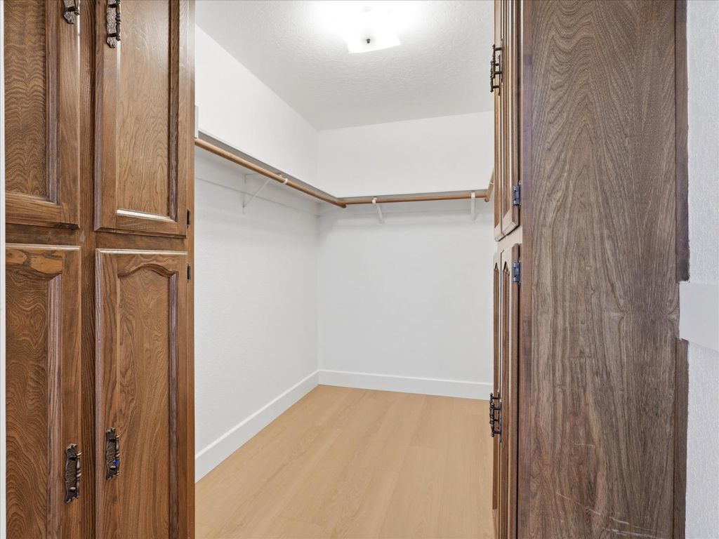 Image 29 of property listing at 2411 N Ring Avenue, Fresno, CA 93723