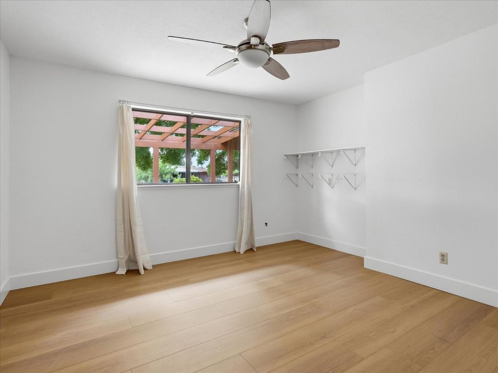 Image 31 of property listing at 2411 N Ring Avenue, Fresno, CA 93723