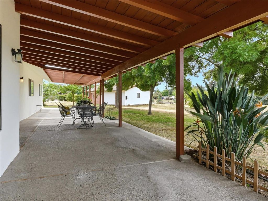 Image 38 of property listing at 2411 N Ring Avenue, Fresno, CA 93723
