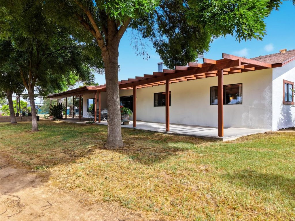 Image 43 of property listing at 2411 N Ring Avenue, Fresno, CA 93723