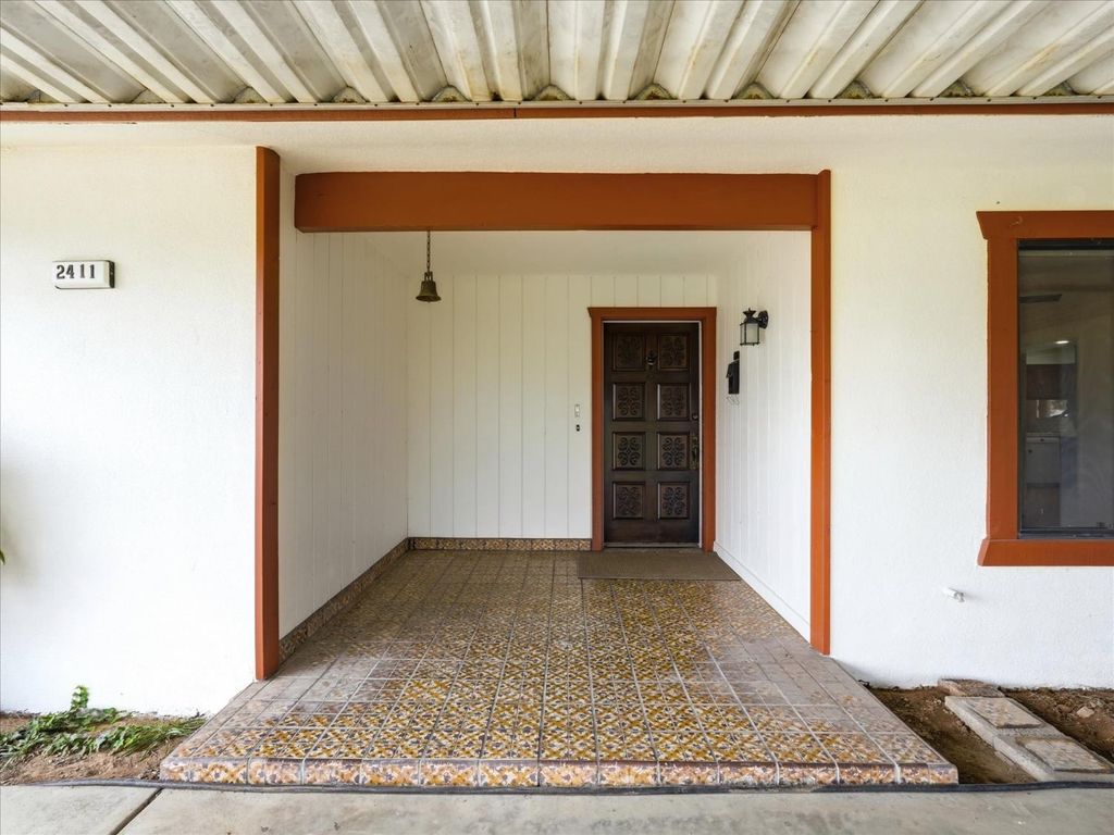Image 5 of property listing at 2411 N Ring Avenue, Fresno, CA 93723