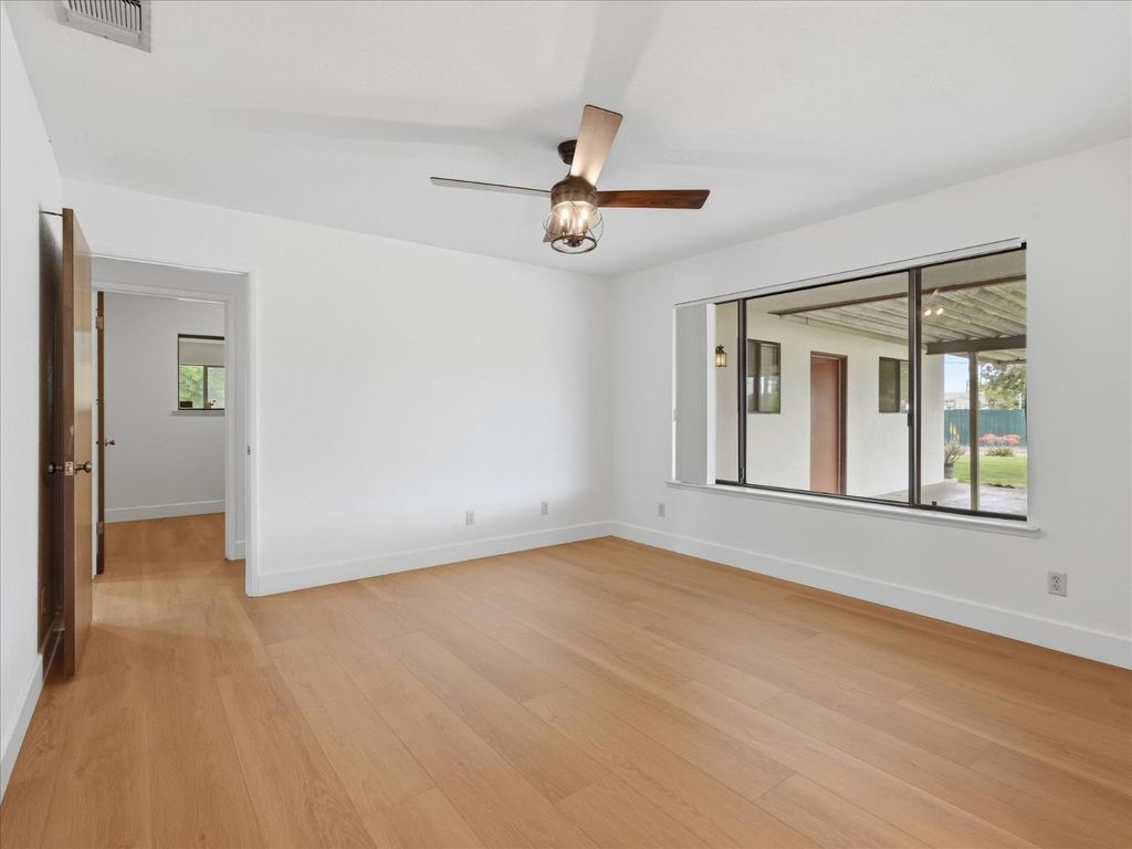 Image 8 of property listing at 2411 N Ring Avenue, Fresno, CA 93723