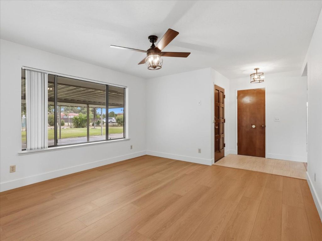 Image 9 of property listing at 2411 N Ring Avenue, Fresno, CA 93723