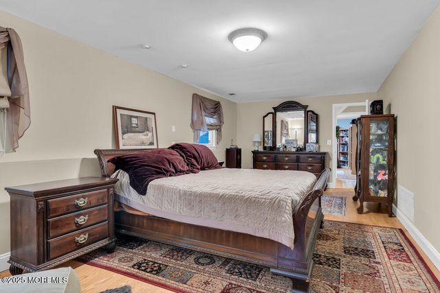 17 Sunnyside Road, Howell, NJ 07731