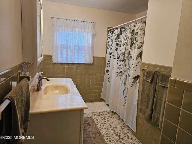 17 Sunnyside Road, Howell, NJ 07731