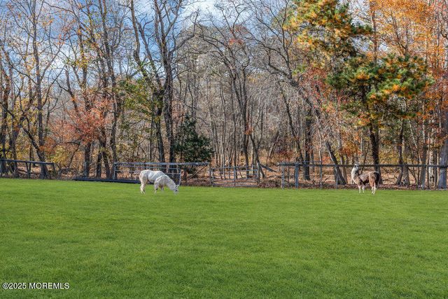 17 Sunnyside Road, Howell, NJ 07731