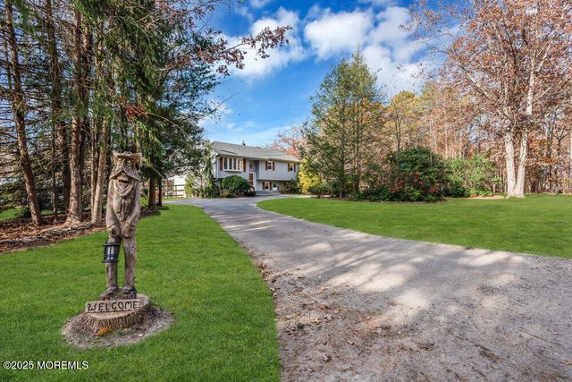 17 Sunnyside Road, Howell, NJ 07731