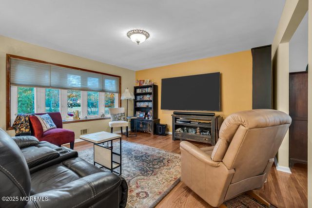 17 Sunnyside Road, Howell, NJ 07731