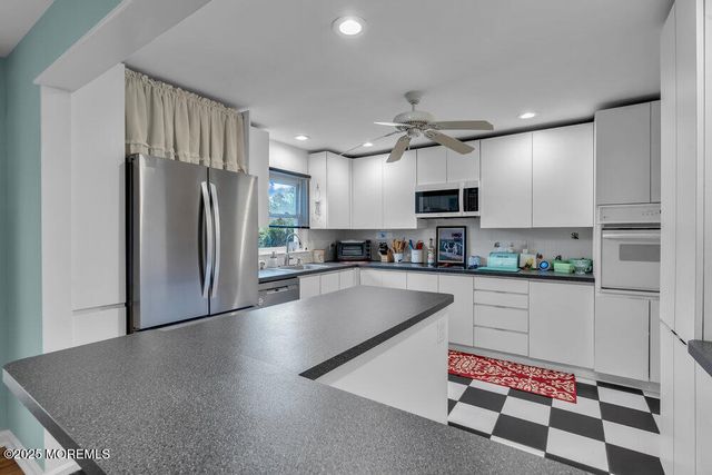 17 Sunnyside Road, Howell, NJ 07731