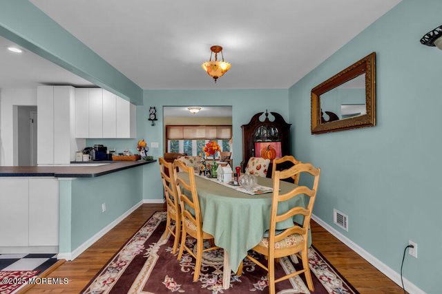 17 Sunnyside Road, Howell, NJ 07731