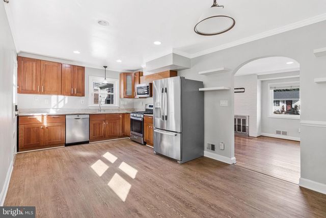 5906 1ST ST N, Arlington, VA 22203