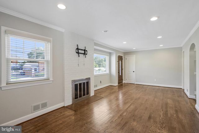 5906 1ST ST N, Arlington, VA 22203