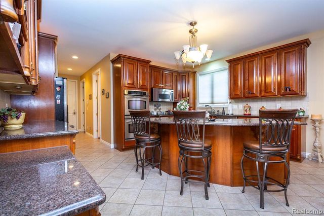49759 Lakebridge Drive, Shelby Twp, MI 48315