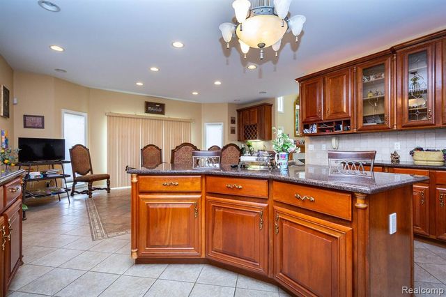 49759 Lakebridge Drive, Shelby Twp, MI 48315