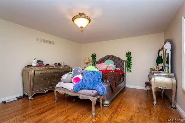 49759 Lakebridge Drive, Shelby Twp, MI 48315
