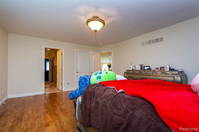 49759 Lakebridge Drive, Shelby Twp, MI 48315