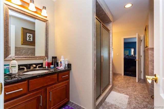 49759 Lakebridge Drive, Shelby Twp, MI 48315